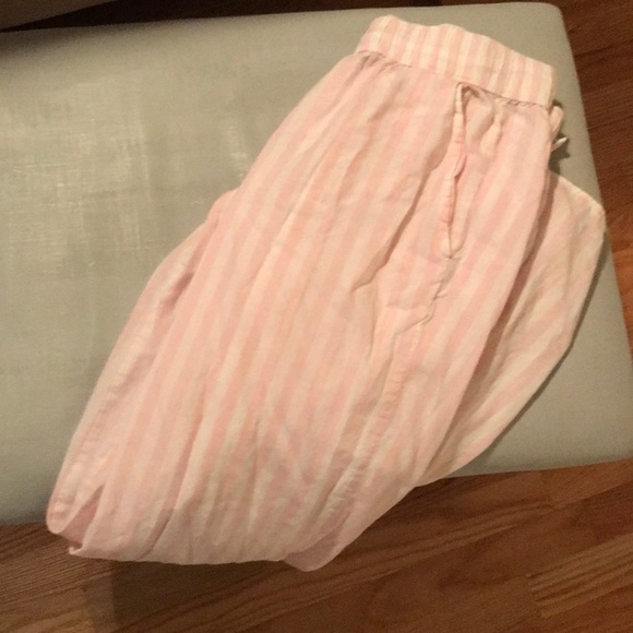 Victoria’s Secret pink & white classic Pajama pant - Picture 2 of 2